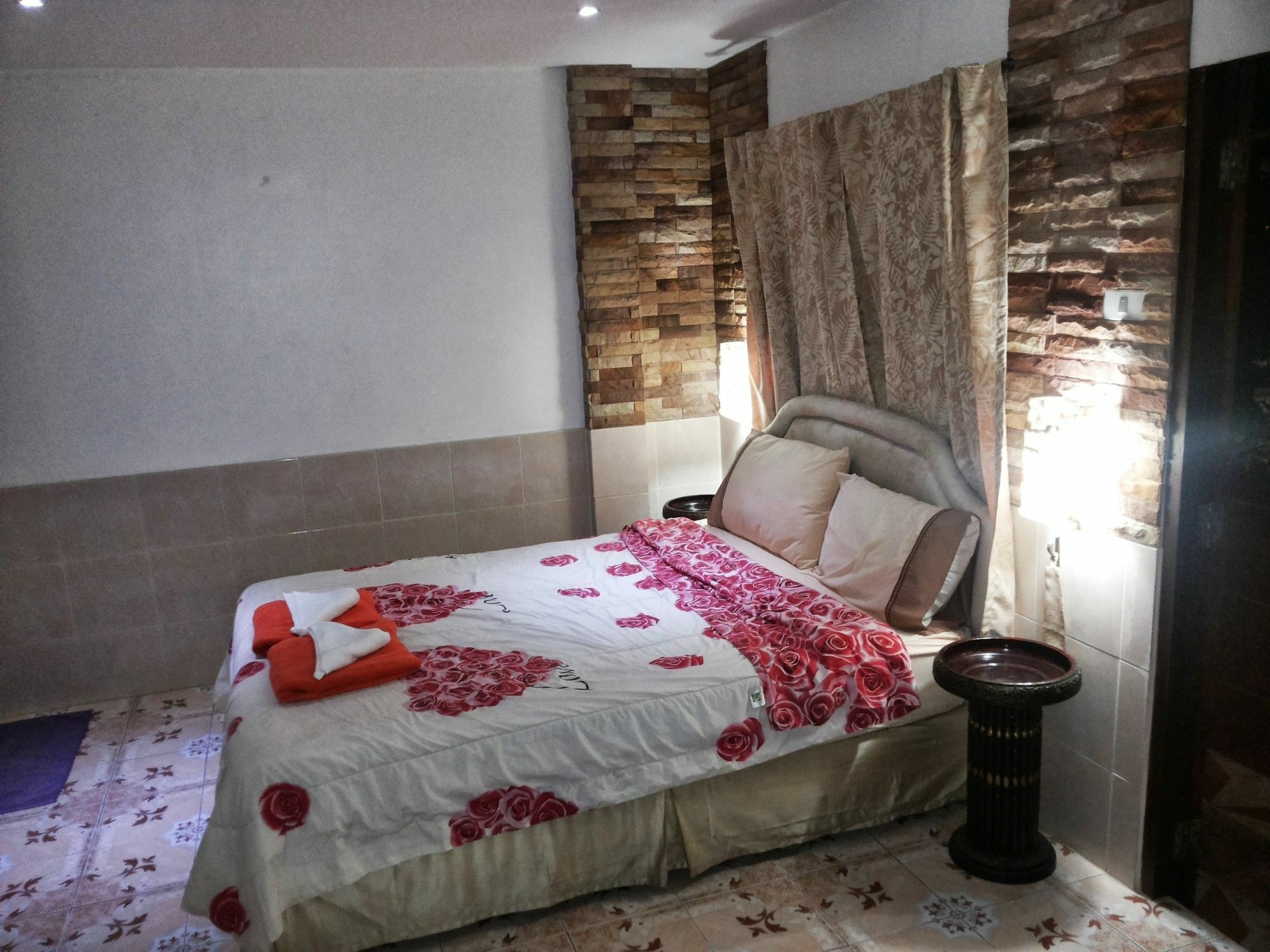 Jasmin Guest House Pattaya Exterior foto